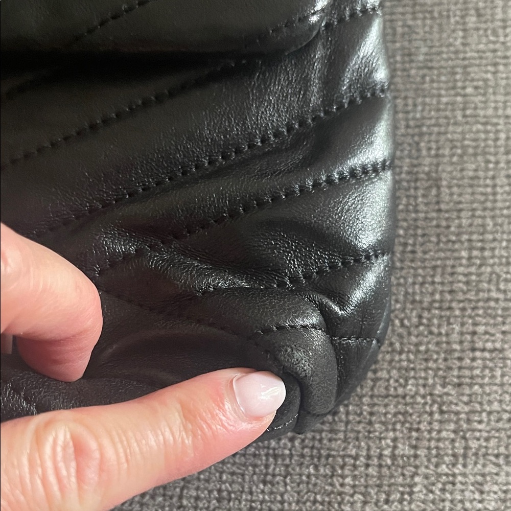 Tory Burch Kira Chevron Large Quilted Leather Shoulder Bag. Convertible strap. - Picture 11 of 15